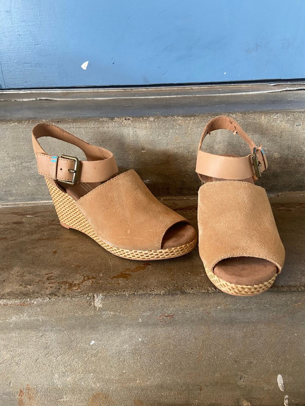 TOMS tan suede platform peep toe espadrille sandal with back strap
